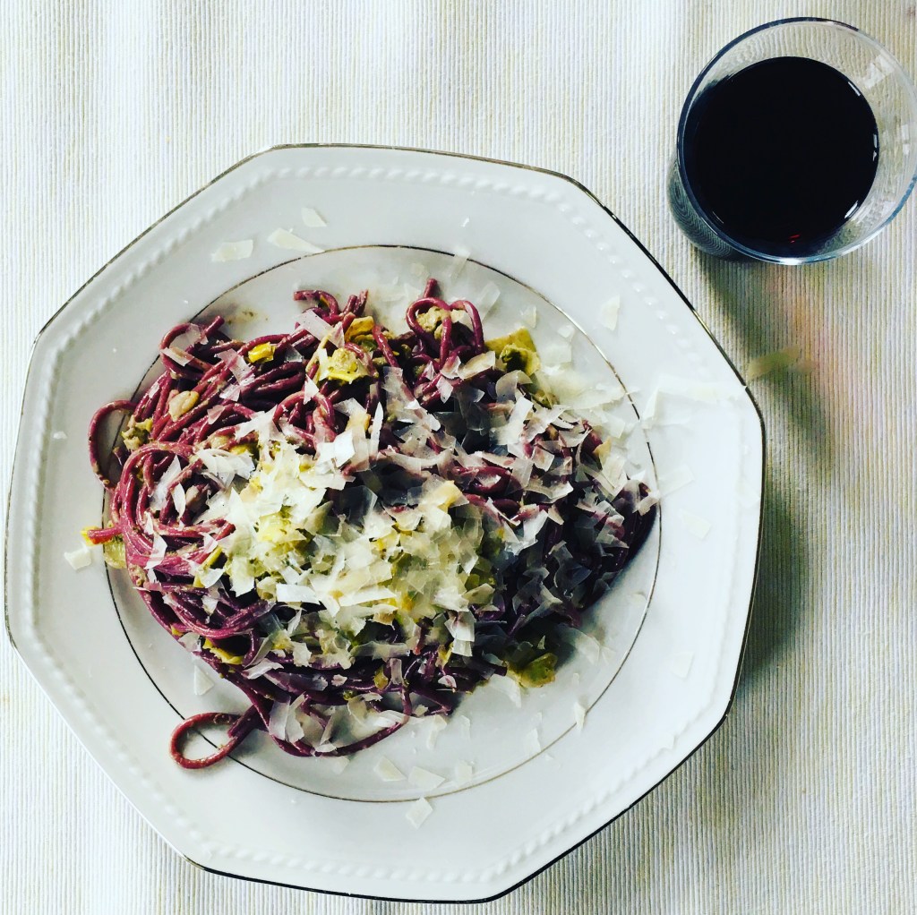 Blaufr&auml;nkisch Rotweinnudeln mit gesalzenen Zitronen