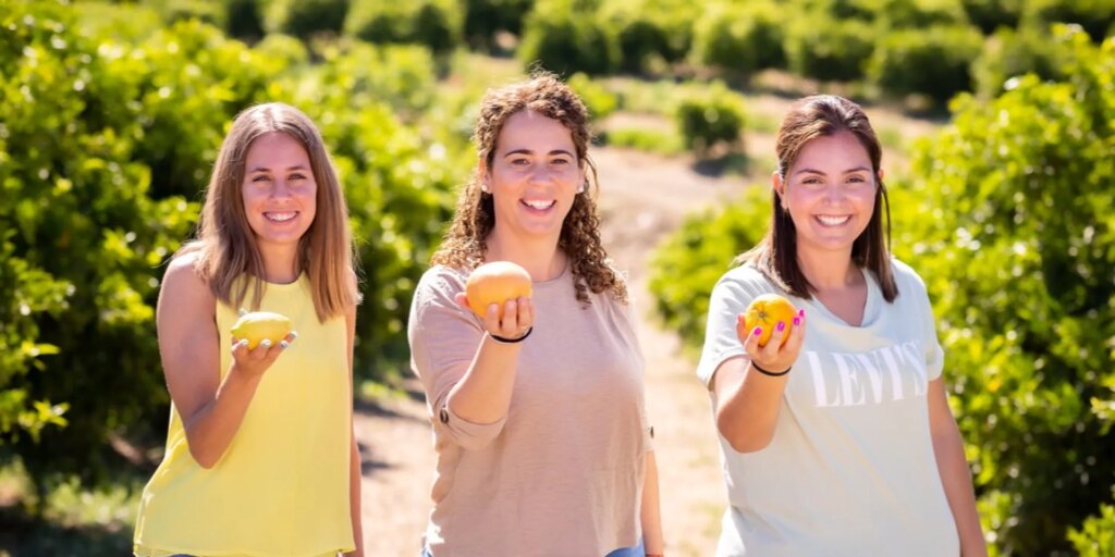 This image has an empty alt attribute; its file name is 61b86968a9bf0-61b86968a9bf2fpHeaderPicture-Lemon-orange-grapefruit-La-Palmosa.jpg-1024x512.jpg