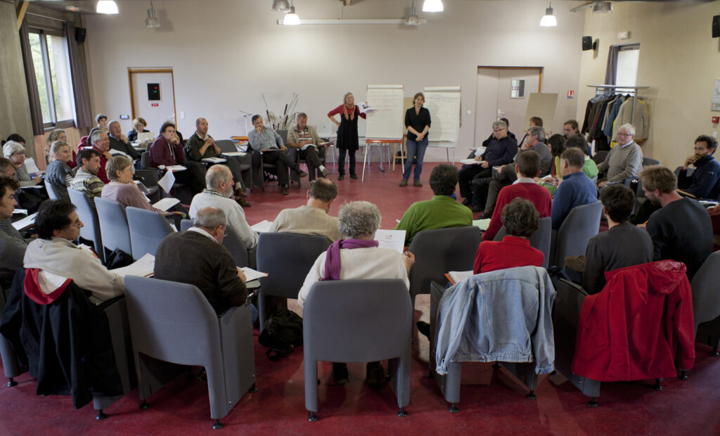 Terre de liens : 240 administrateurs bénévoles, 60 salariés, 147 fermiers, 10 200 actionnaires solidaires, 2 800 donateurs...