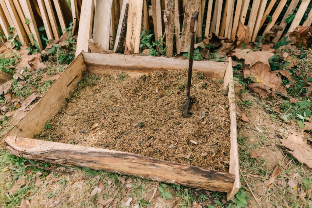 This image has an empty alt attribute; its file name is Copia-de-Copia-de-3-Compost-Pit-1-1024x683.jpg