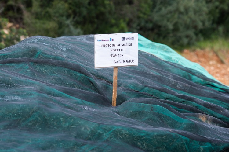 D&eacute;chets et r&eacute;sidus de l'huilerie dans un pilote de compostage