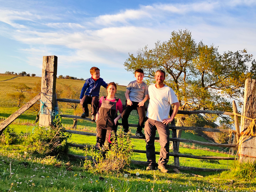 S&eacute;bastien Astabie, his two children and his wife leaning against a barrier